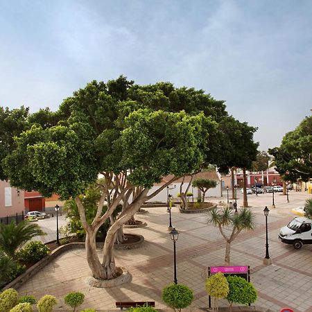Casa Plaza San Nicolas De Bari Sardina Exterior foto