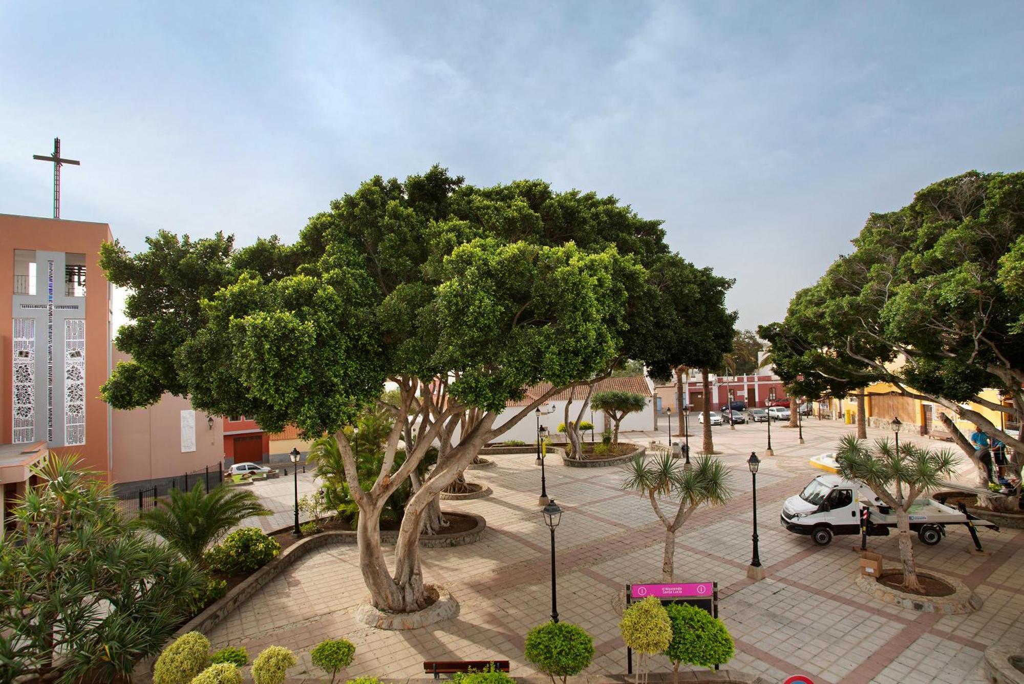 Casa Plaza San Nicolas De Bari Sardina Exterior foto
